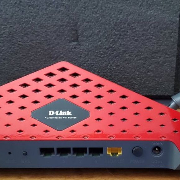 D-Link DIR-890L Tri-Band Ultra Wifi AC3200 Cloud Router - Picture 5 of 5